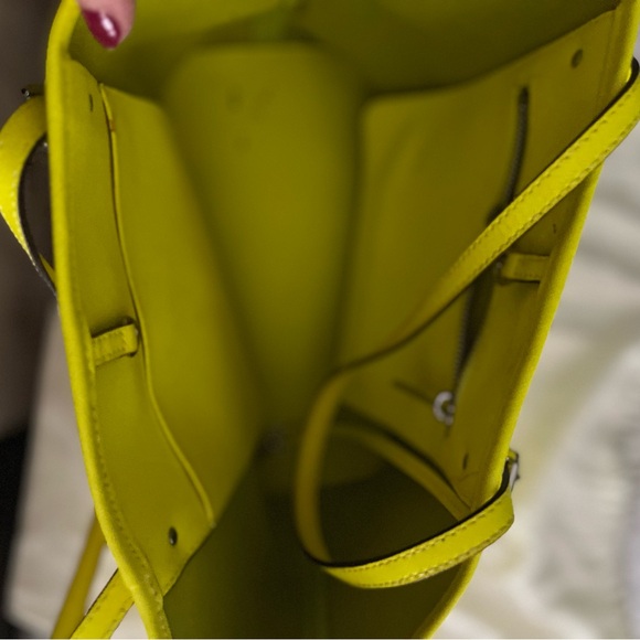 Neon green-yellow Michael Kors bag in outstanding used condition - Picture 3 of 9